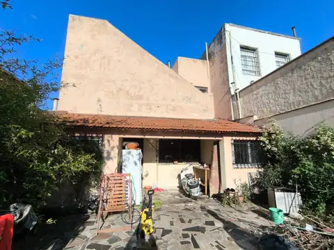 Casa 7 ambientes con 2 baños