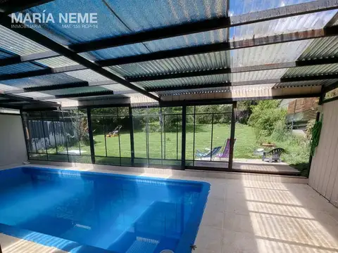 Casa con Pileta Climatizada sobre Avda Bustillo al 18200