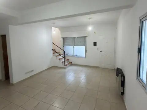 Casa en Alquiler con 1 cochera