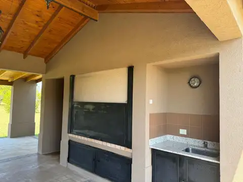 Venta impecable casa en Benquerencia