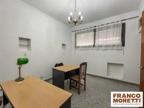 BAJÓ DE VALOR! Amplio Semipiso de 5 Ambientes con 2 Patios en el Corazón de San Cristóbal