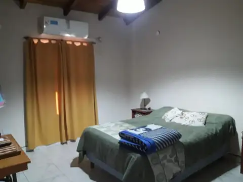 VENTA / CASA / B°. AMANCAY/COCHERA/ GRAN PATIO.