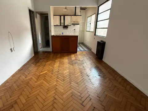 Departamento de 3 Ambientes Contra frente  con Ventanas Luminoso, en San Telmo