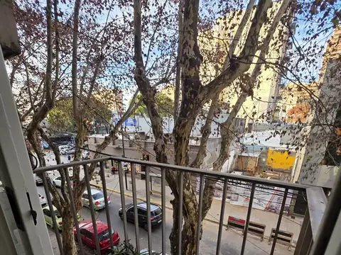 1 AMBIENTE con BALCON al FRENTE
