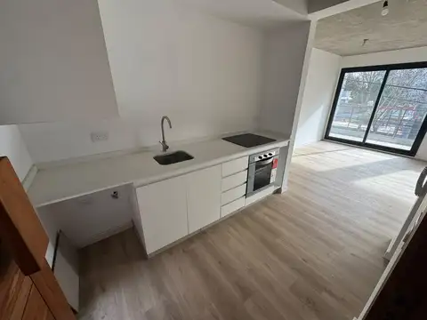 ALQUILER DEPTO DOS AMBIENTES CON TERRAZA PROPIA, EN VICTORIA