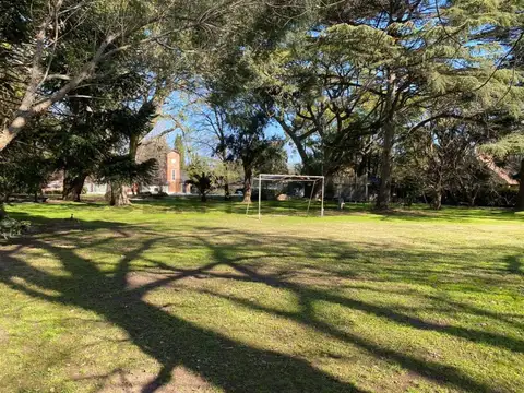 Casa en Venta con 3 cocheras