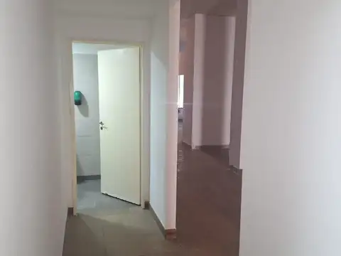 Oficina 5 ambientes con 5 baños