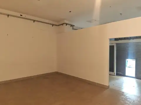 ALQUILER: Oficina/ Local/ Depósito. 380 m². YERBAL y ARTIGAS