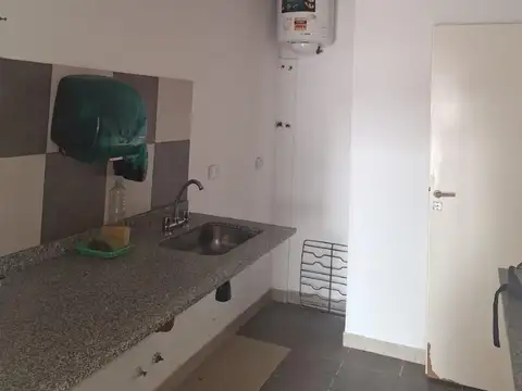 Oficina 5 ambientes con 5 baños