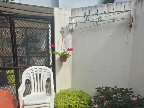 Depto Tipo Casa 4 ambientes con 2 baños