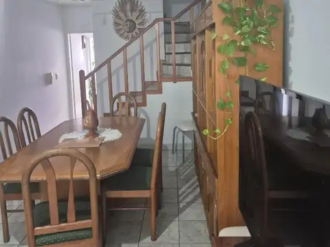 DUPLEX 4 AMBIENTES CON COCHERA, PATIO Y LAVADERO