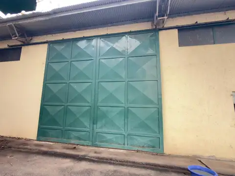 Alquiler  Galpón + Local Comercial