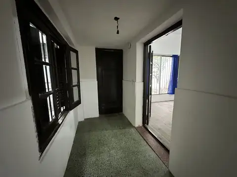 Depto Tipo Casa en Alquiler en Lanus Este, $ 560.000