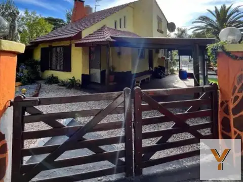 Casa en venta - 3 Dormitorios 2 Baños - Mar del Plata