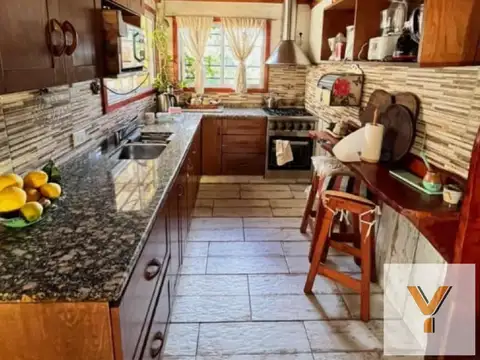 Casa 4 ambientes con 2 baños