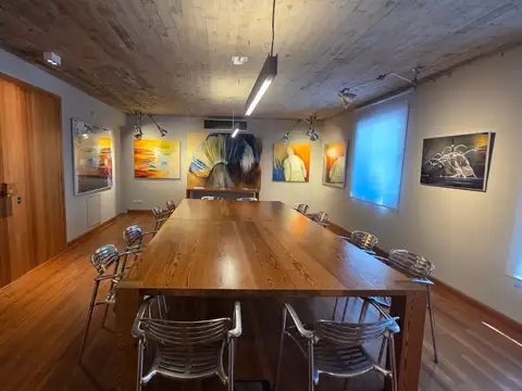 Oficina en Lote Propio Decorada de REVISTA. POLO TECNOLOGICO -