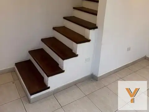 Depto Tipo Casa en Alquiler de 3 dormitorios