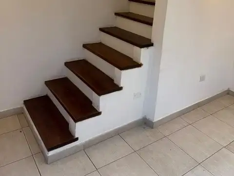 Depto Tipo Casa en Alquiler de 3 dormitorios