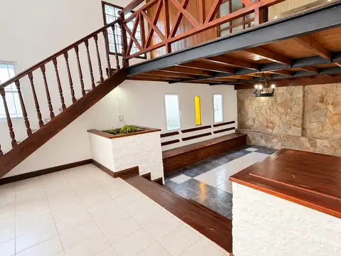 Depto Tipo Casa en Alquiler con 1 cocheras