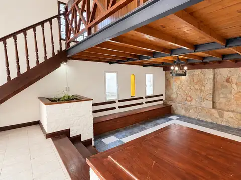 Depto Tipo Casa en Alquiler de 3 ambientes