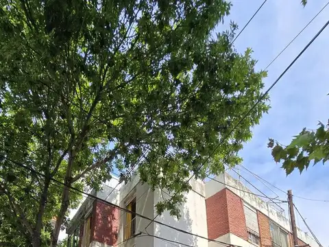 DEPARTAMENTO DE 3 AMBIENTES CON BALCON A METROS DE AVENIDA MAIPU EN VENTA. OLIVOS