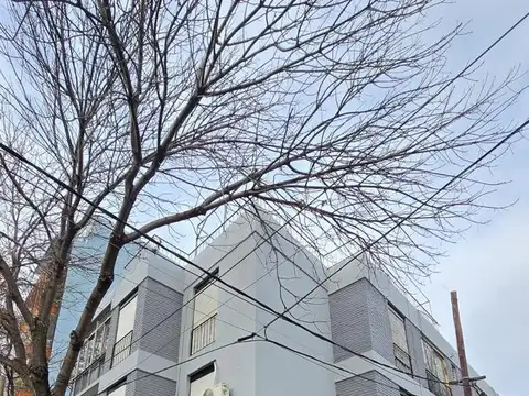 DEPARTAMENTO DE 3 AMBIENTES CON BALCON A METROS DE AVENIDA MAIPU EN VENTA. OLIVOS