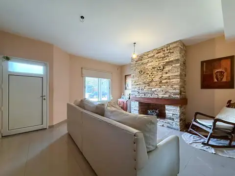 VENTA/PERMUTA: Casa de 4 con Cochera y Patio. Cañada de Gómez, Argentina.