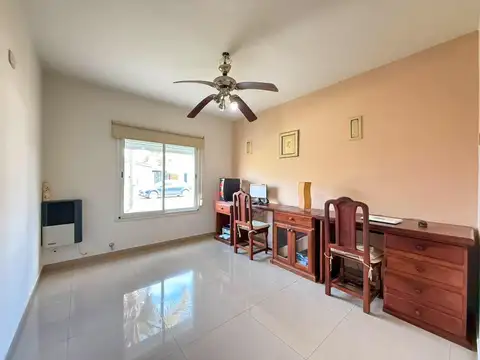 VENTA/PERMUTA: Casa de 4 con Cochera y Patio. Cañada de Gómez, Argentina.