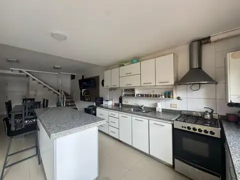 Depto Tipo Casa 3 ambientes con 2 baños