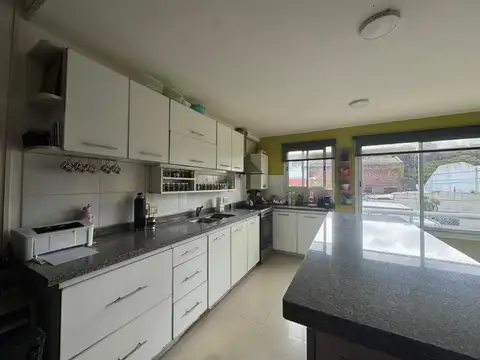 Depto Tipo Casa en Venta con 1 cocheras