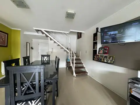 Depto Tipo Casa en Venta de 3 ambientes