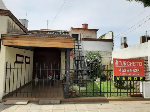 CASA AL FRENTE 3AMB Y DEPTO 2 AMB AL FTE EN 1ER PISO