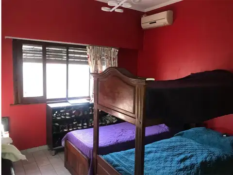 TIPO CASA AL FRENTE ENTRADA INDEPENDIENTE 2 DORMITORIOS y PA