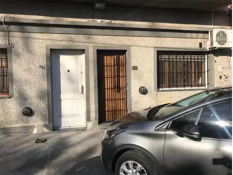 TIPO CASA AL FRENTE ENTRADA INDEPENDIENTE 2 DORMITORIOS y PA