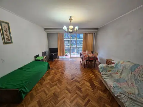 72m - 2 dormitorios - Balcón a la calle - Cocina - Excelente ubicación