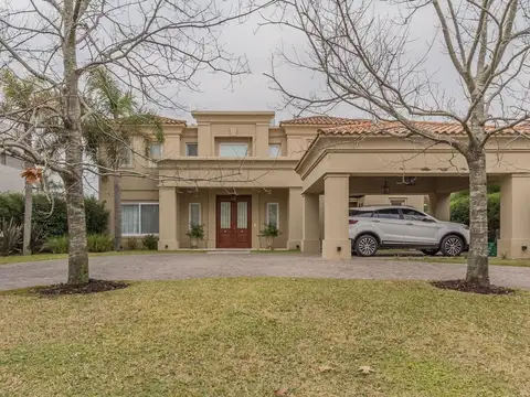Casa 6 ambientes con 5 baños