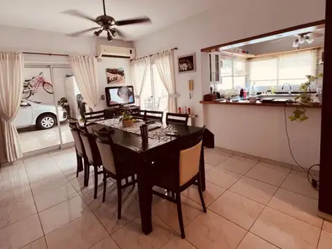 Casa 4 ambientes con 3 baños
