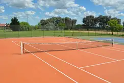 Actividades deportivas golf, tenis, polo en el Barrio de chacras, Estancia La Macarena