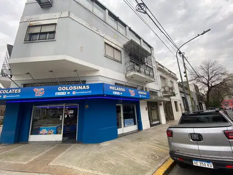 Venta en Block 2 Locales + Vivienda en Esquina