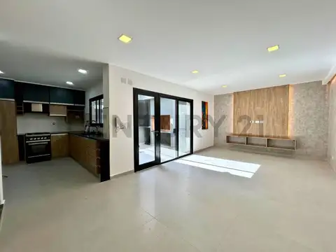 Venta Casa de pasillo de 2 Dormitorios con patio exclusivo en Echesortu, Rosario