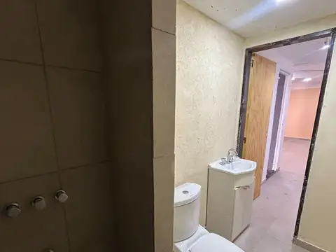 Local en Alquiler en Villa Santos Tesei, $ 500.000
