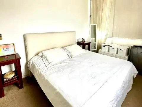 Departamento duplex en esquina, con pileta y parrilla.