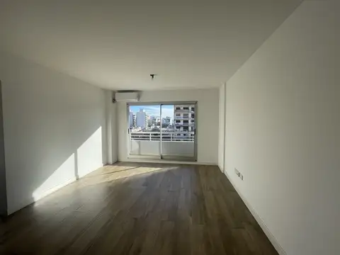 2 ambientes en Flores, balcón, a metros de Rivadavia, amenities.