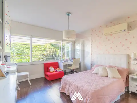 Casa 8 ambientes con 6 baños