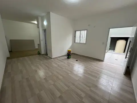 Depto Tipo Casa 2 ambientes con 1 baño