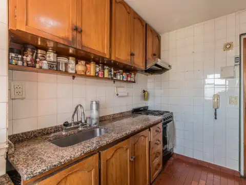 Junín 600, Piso 8
