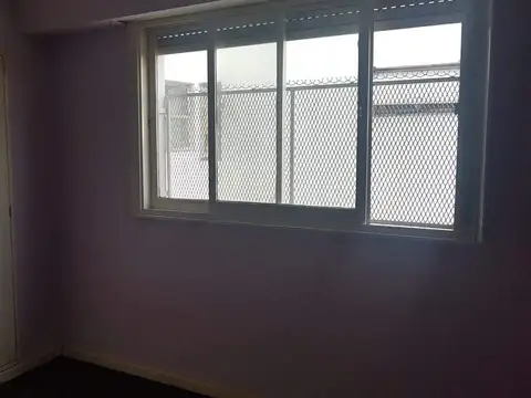 ALQUILO DEPARTAMENTO DE 2 AMBIENTES 40 m2 APROX. MUY LUMINOSO, COCINA SEPARADA, AMPLIO LIVING