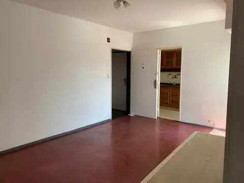 ALQUILO DEPARTAMENTO DE 2 AMBIENTES 40 m2 APROX. MUY LUMINOSO, COCINA SEPARADA, AMPLIO LIVING