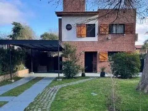 Casa 5 ambientes con 2 baños