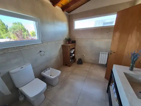 Casa 4 ambientes con 2 baños